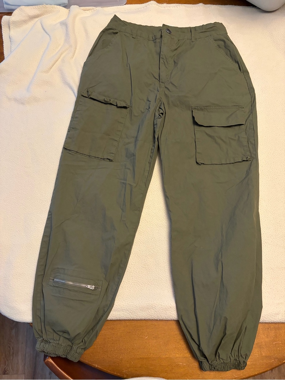 Woman’s  Olive Cargo Pants with Elastic Ankles
